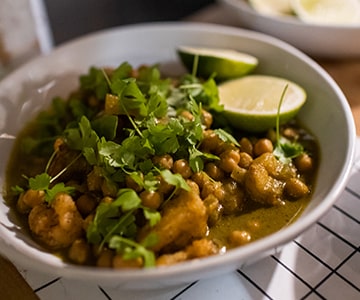 Cauli W’ngz & Chickpea Curry