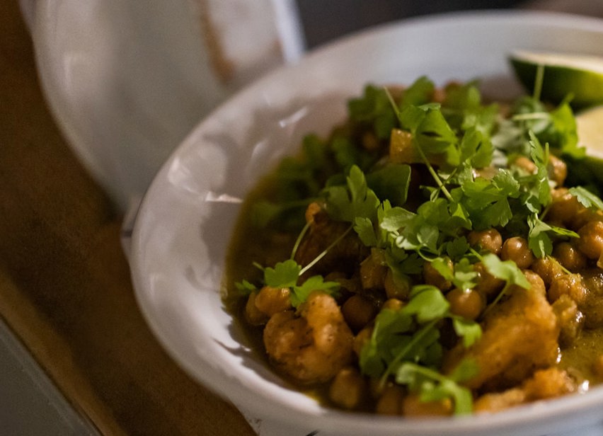 Cauli W’ngz & Chickpea Curry
